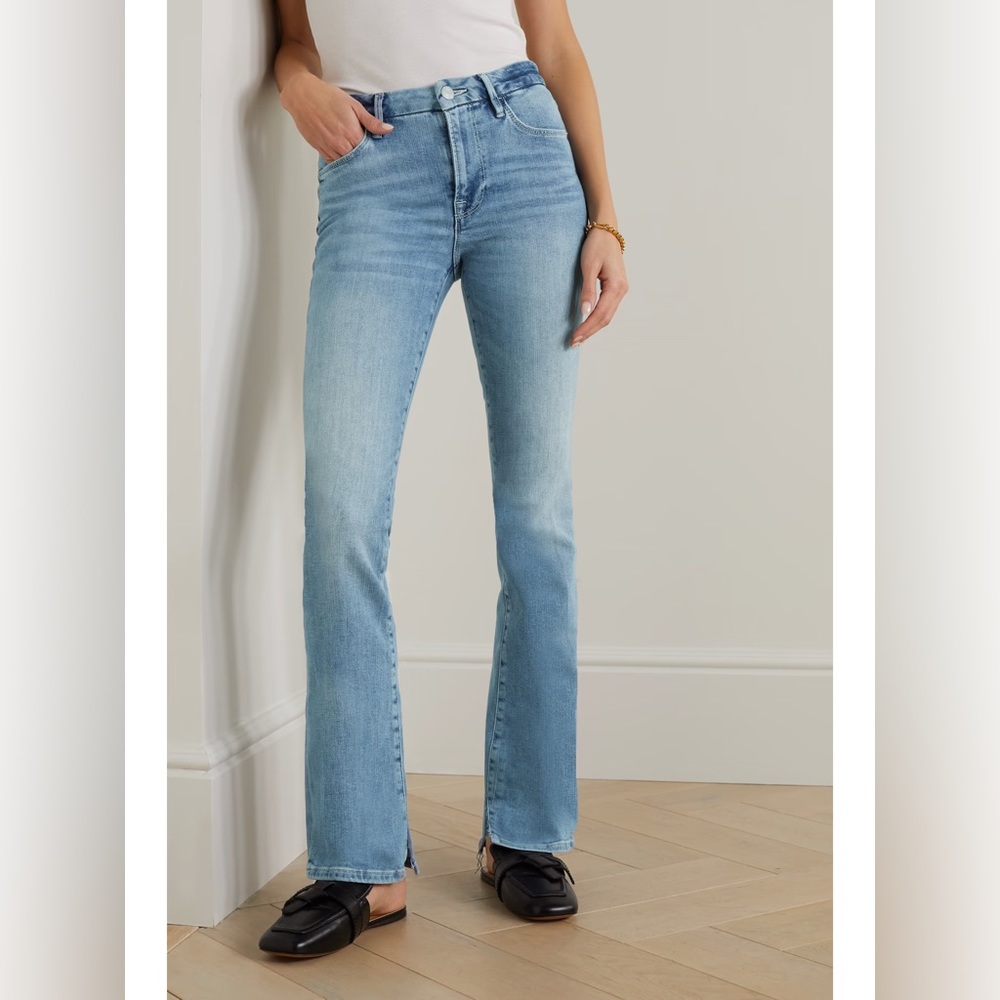NWT FRAME light wash bootcut jeans fits like a 28 or 29